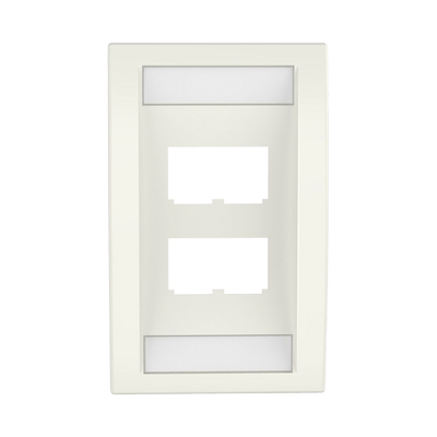 Placa de Pared Vertical Ejecutiva, Salida Para 4 Puertos Mini-Com, Con Espacios Para Etiquetas, Color Blanco Mate