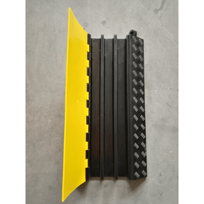 Protector de Cable de 3 Canales / Base de Goma y Tapa de Plástico / Tamaño del Canal 56x55MM / Capacidad de Carga 6.1 Toneladas / Longitud 90 cm / Ancho del Contorno 50 cm / Altura 7.5 cm / Color Amarillo-Negro / Material Hule - Image 4