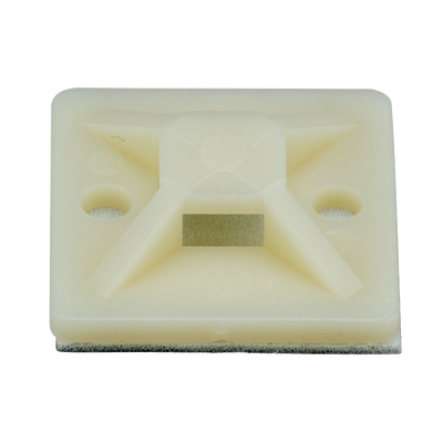 Montaje-Sujetador Adhesivo STRONGHOLD de 4 Vías de 3/4" x 3/4" x 1/4", Color Natural, Nylon 6.6 Retardante de Llamas V-2, Paquete de 100pz